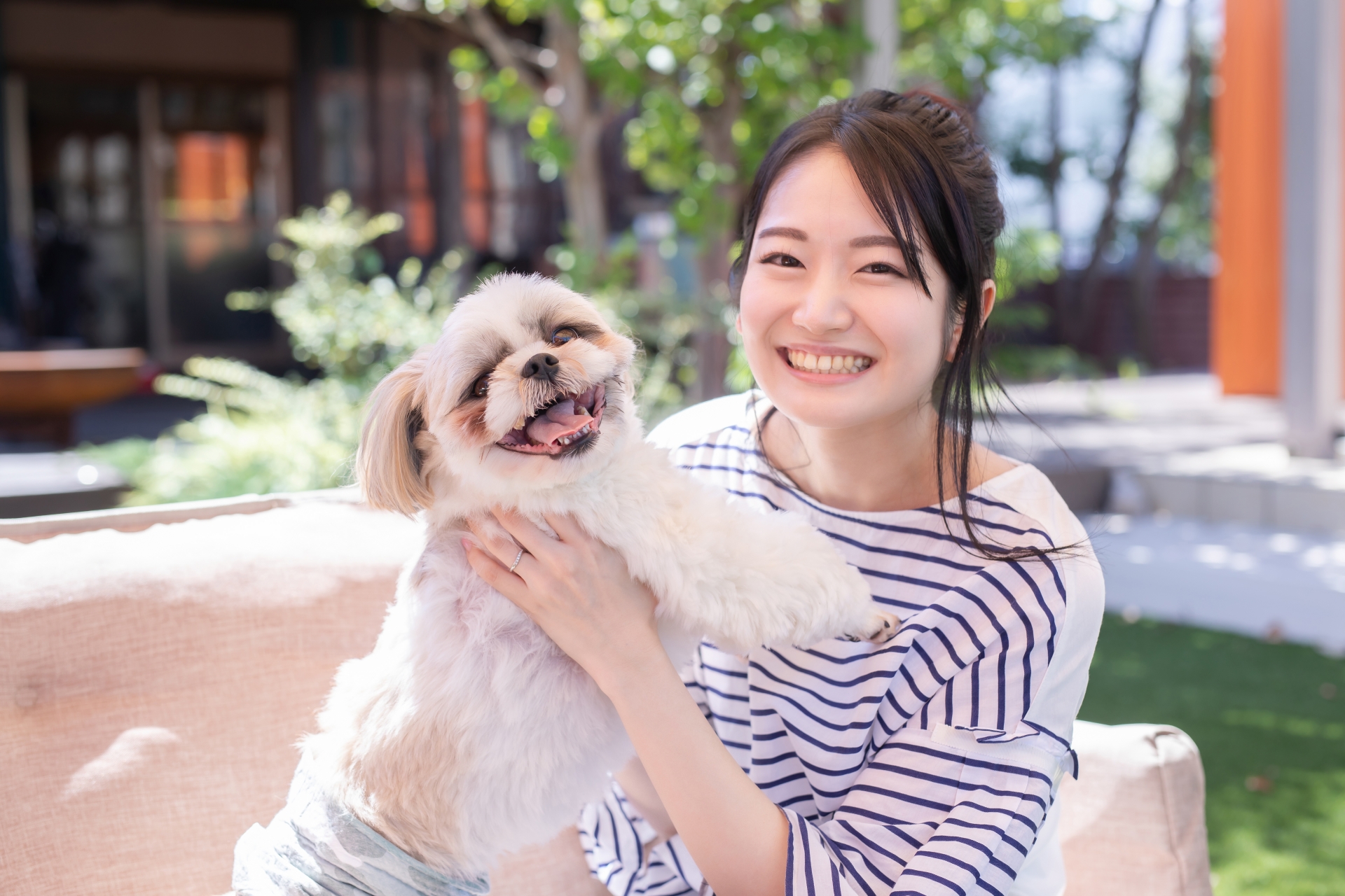 ドッグカフェにきた女性