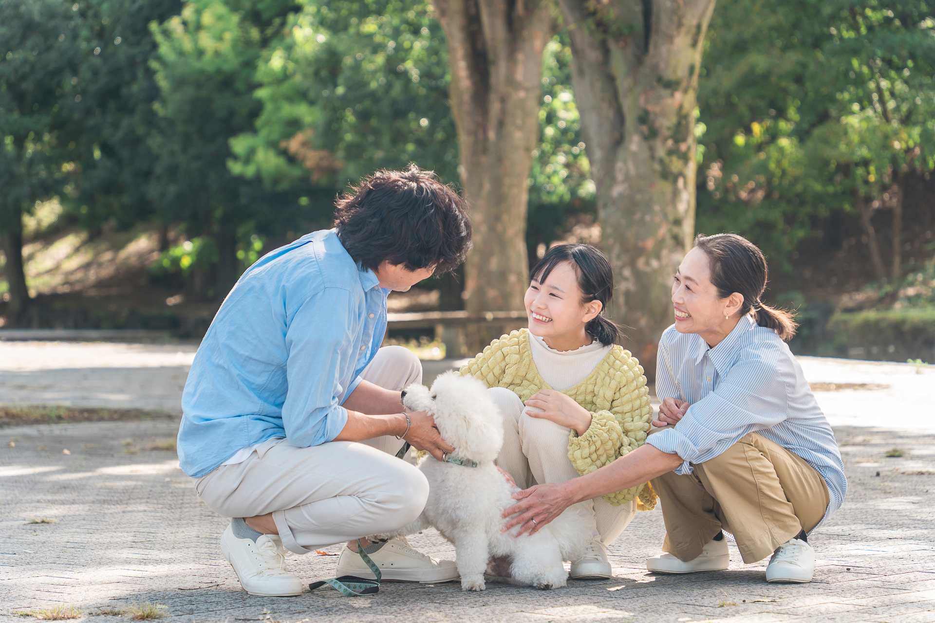 ペットを飼う家族・愛犬家・犬を飼う飼い主