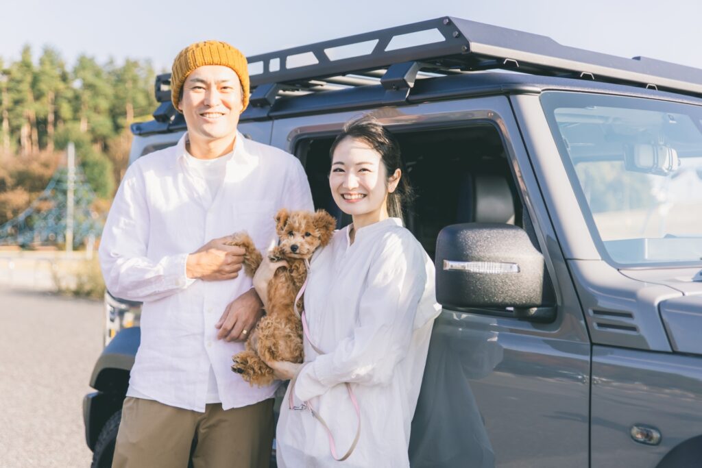 犬と飼い主と車