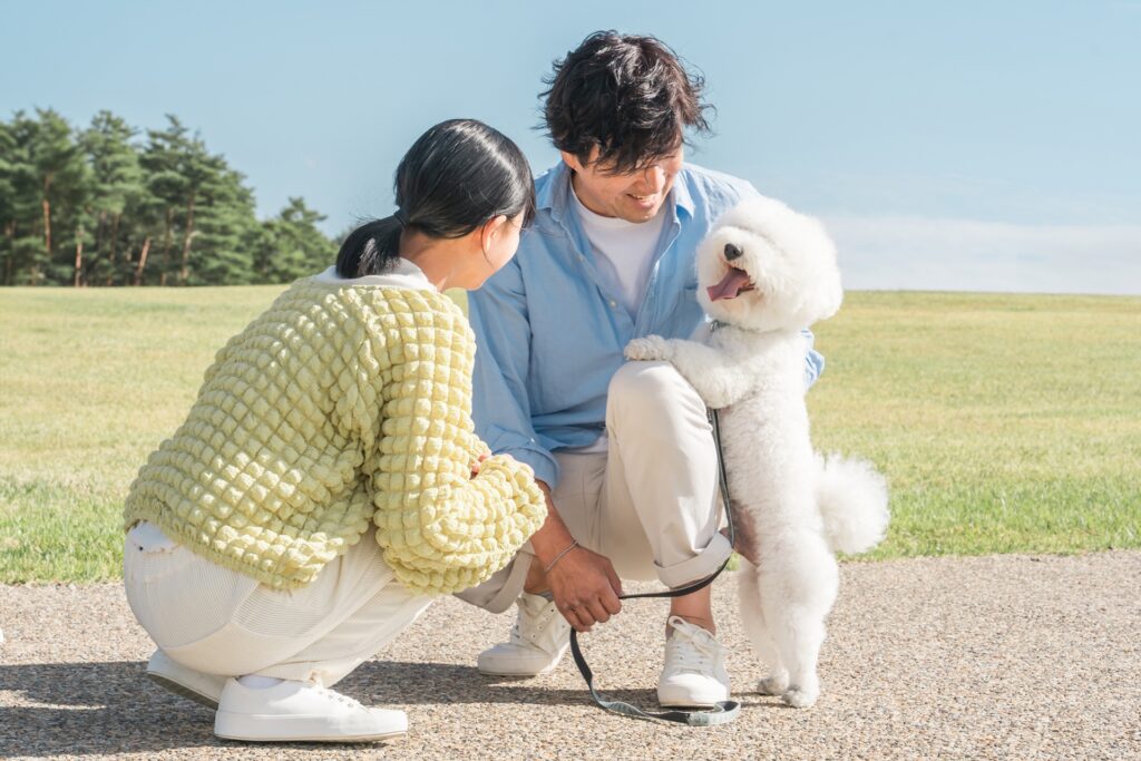 犬とカップル
