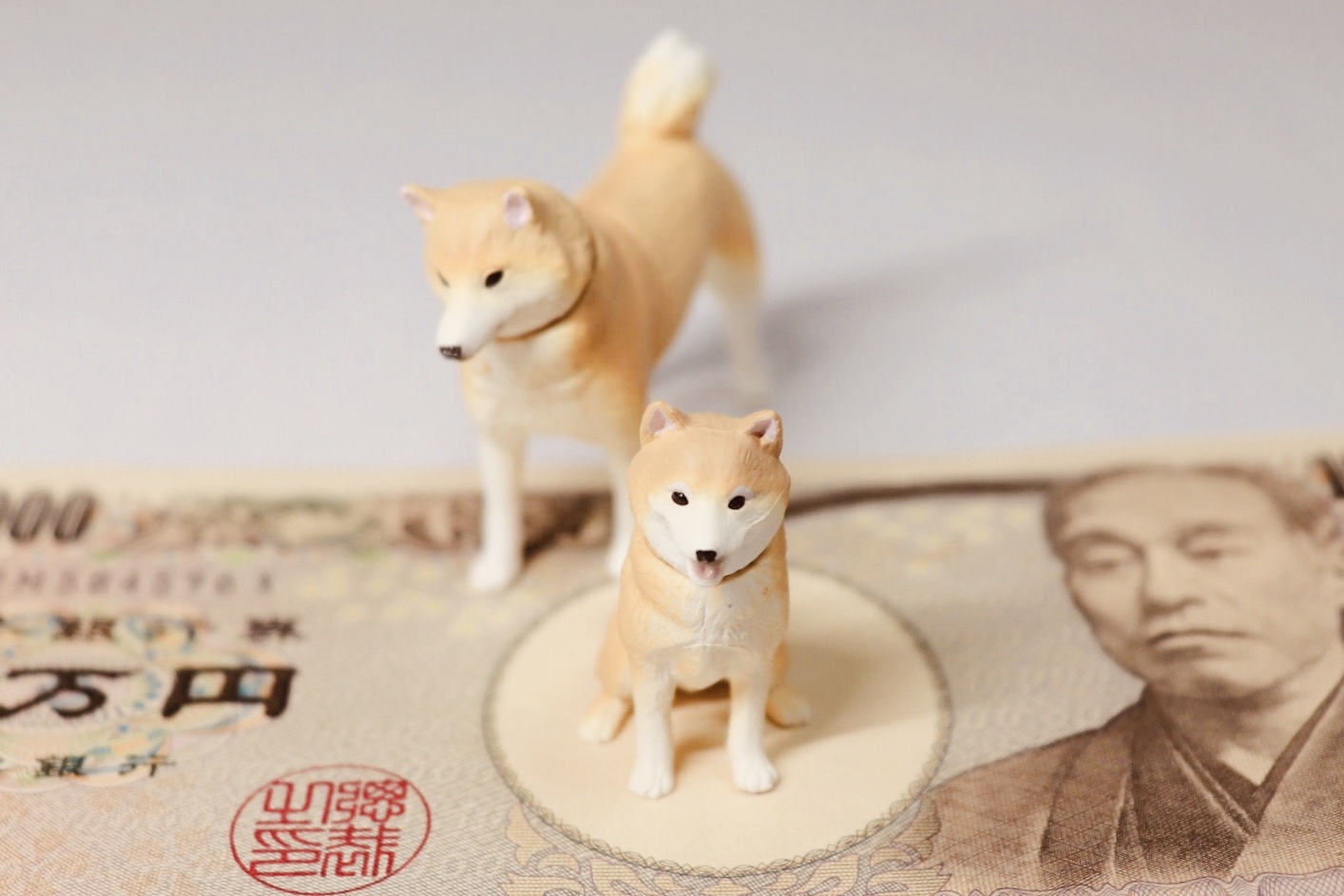 犬の置物とお金