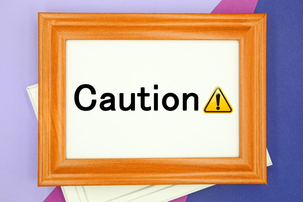 Cautionと書かれた文字素材